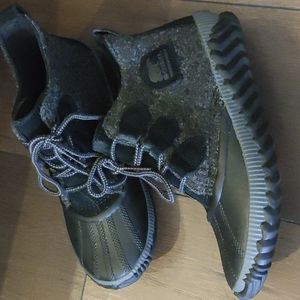 Sorel Ankle Snow Boot Size US 7 Black and gray waterproof